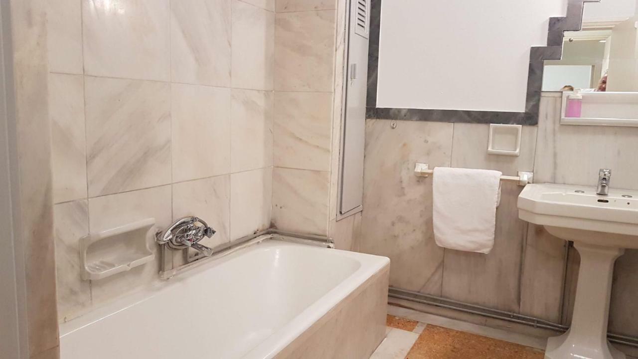 Violet Errathens Apartment - Athens Center, 7 Bd, 3 Bath Dış mekan fotoğraf