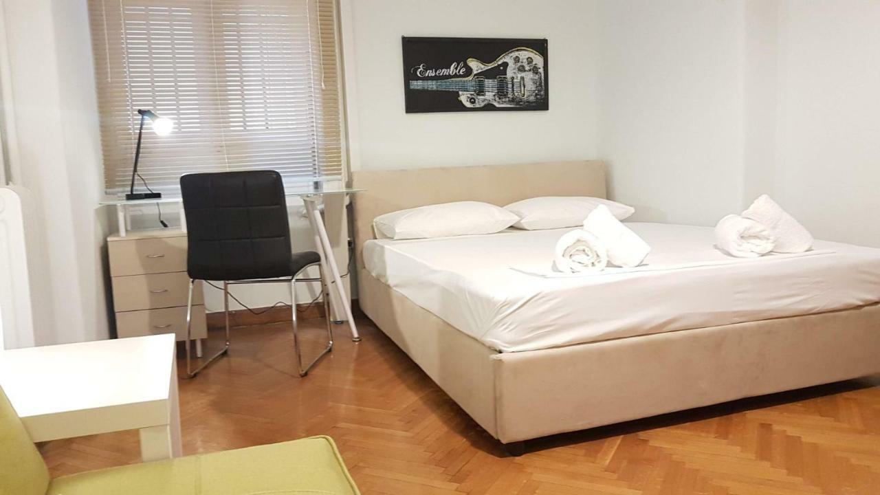 Violet Errathens Apartment - Athens Center, 7 Bd, 3 Bath Dış mekan fotoğraf